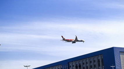 政策引導(dǎo)、科技賦能、樞紐建設(shè) 烏魯木齊航空運(yùn)營(yíng)支持服務(wù)交出亮眼成績(jī)單